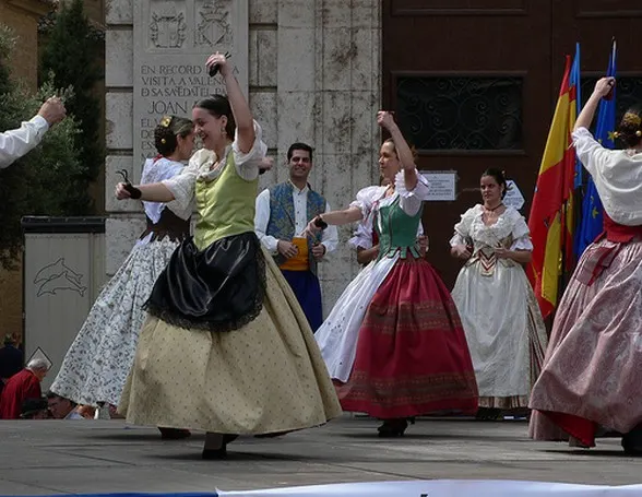Dancers in the Plaza de la Virgin