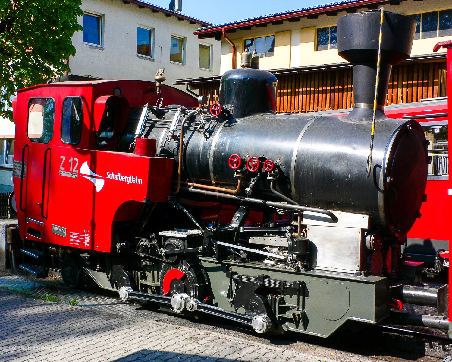 Schafbergbahn train above Wolfgangsee