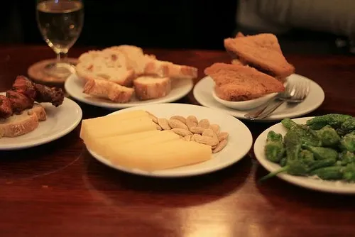 Try the tapas in Barcelona Photo: Aisha Prigann