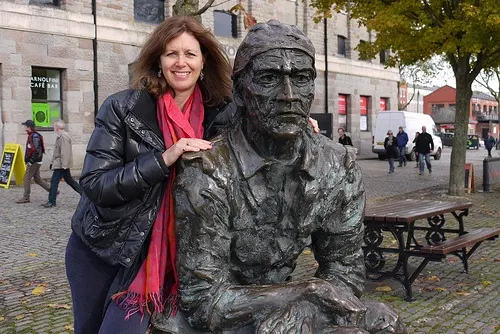 Heather with the statue of John Cabot in Bristol Photo: Heatheronhertravels.com