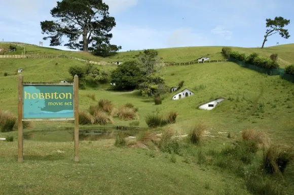 Hobbiton Tour, Matamata Photo: lalalydia of Flickr