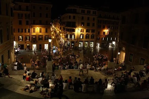 Nightime at the Spanish steps in Rome Photo: Heatheronhertravels.com