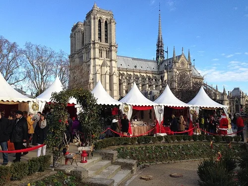 Christmas market at Notre Dame in Paris Photo: Heatheronhertravels.com