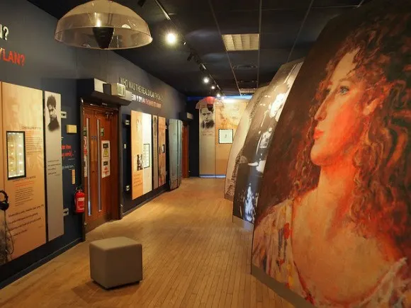 Dylan Thomas centre in Swansea Photo: Heatheronhertravels.com