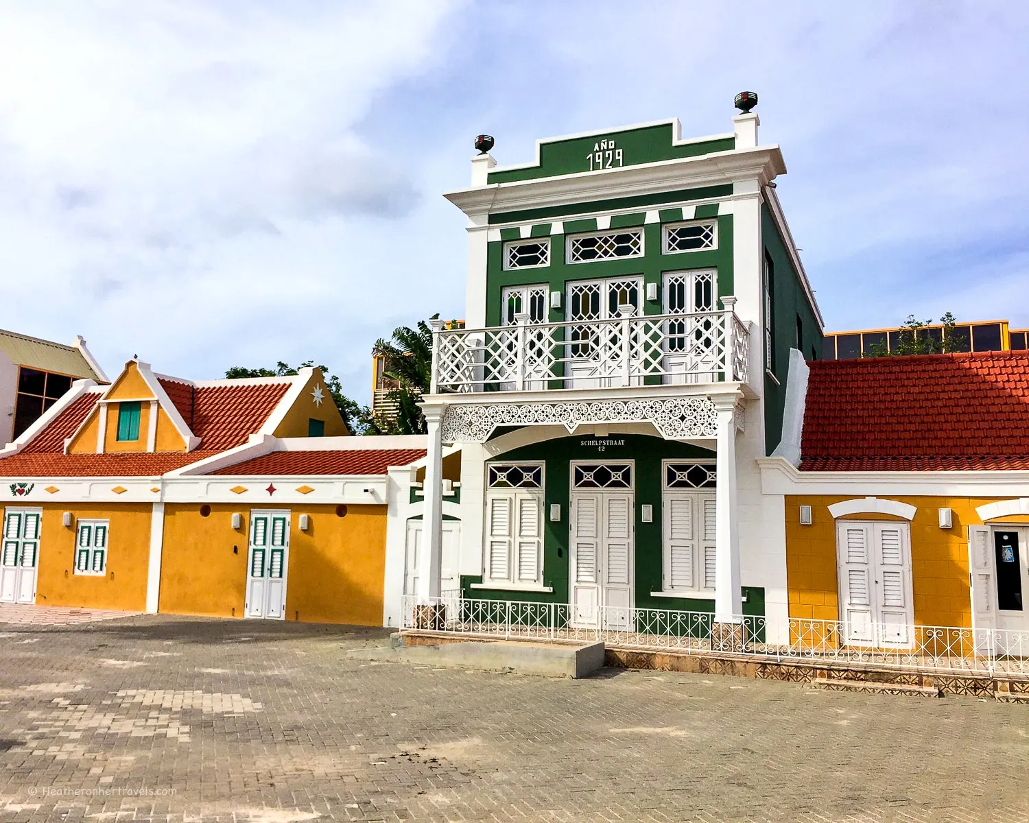 Colourful buildings in Aruba Photo: Heatheronhertravels.com