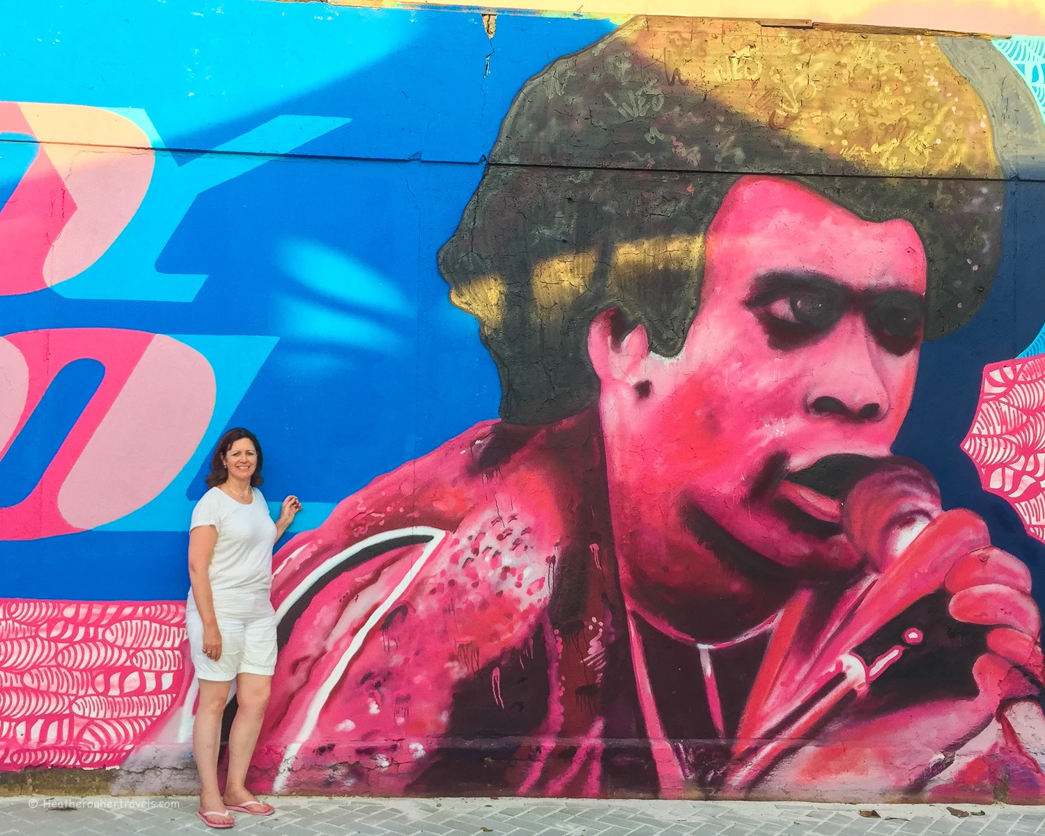 Street art in San Nicholas Photo: Heatheronhertravels.com