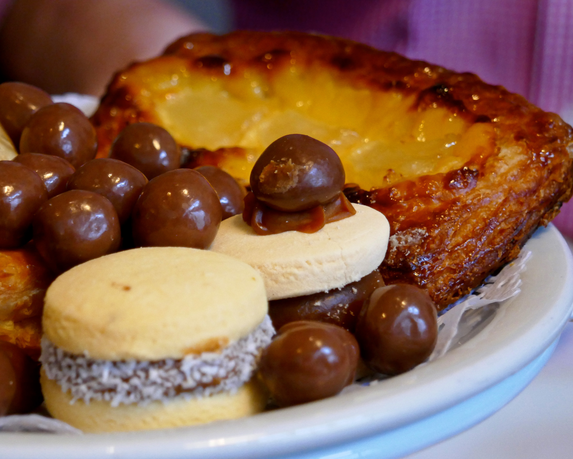 Alfajor biscuit Argentina © Nomadic Boys