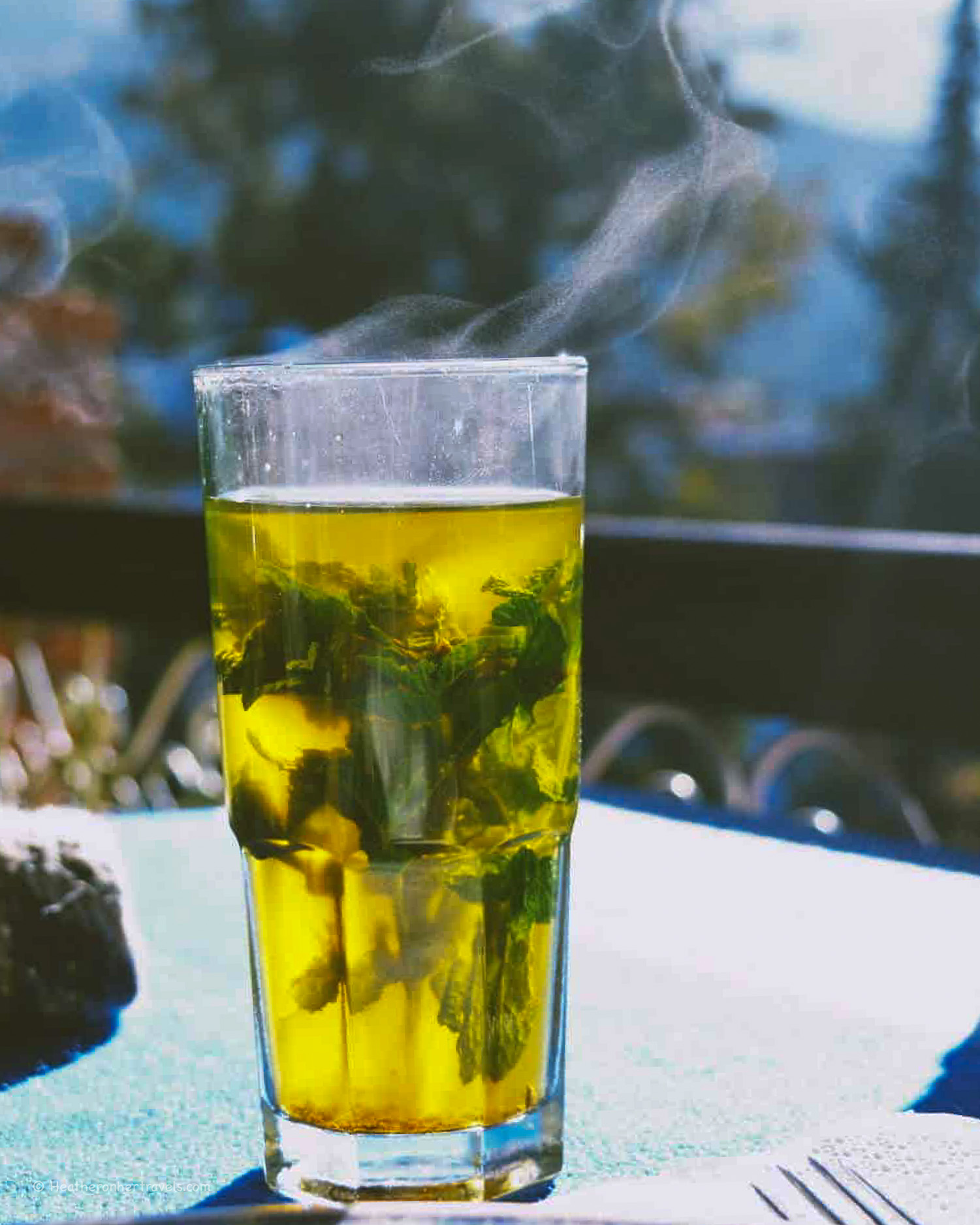 Moroccan mint tea Photo_ moroccanzest